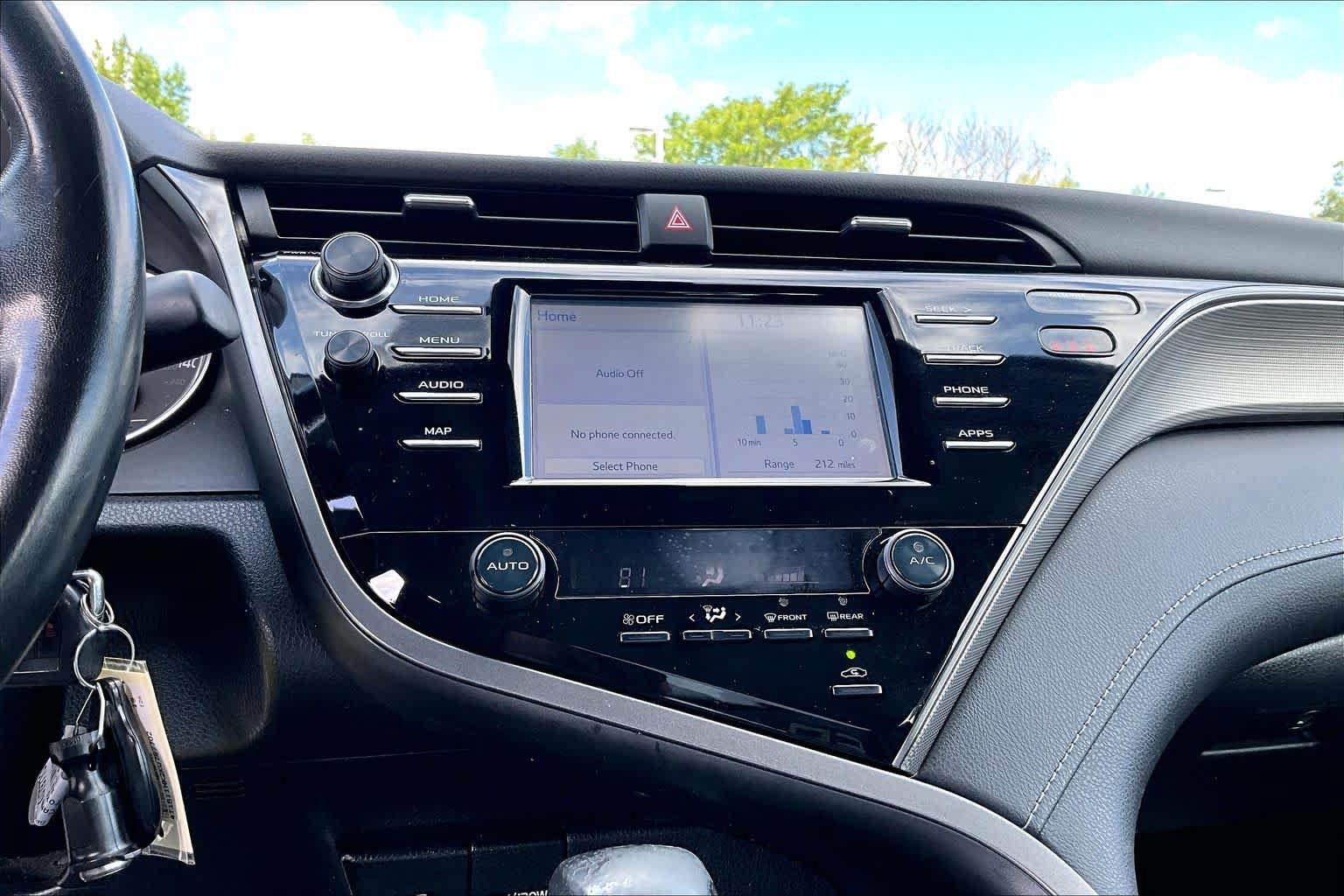 Used 2019 Toyota Camry SE FWD image 35