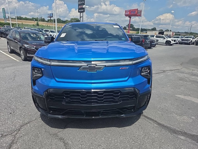 Used 2025 Chevrolet Silverado EV RST AWD/4WD image 9