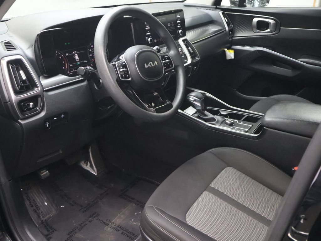 Used 2023 Kia Sorento LX FWD image 18