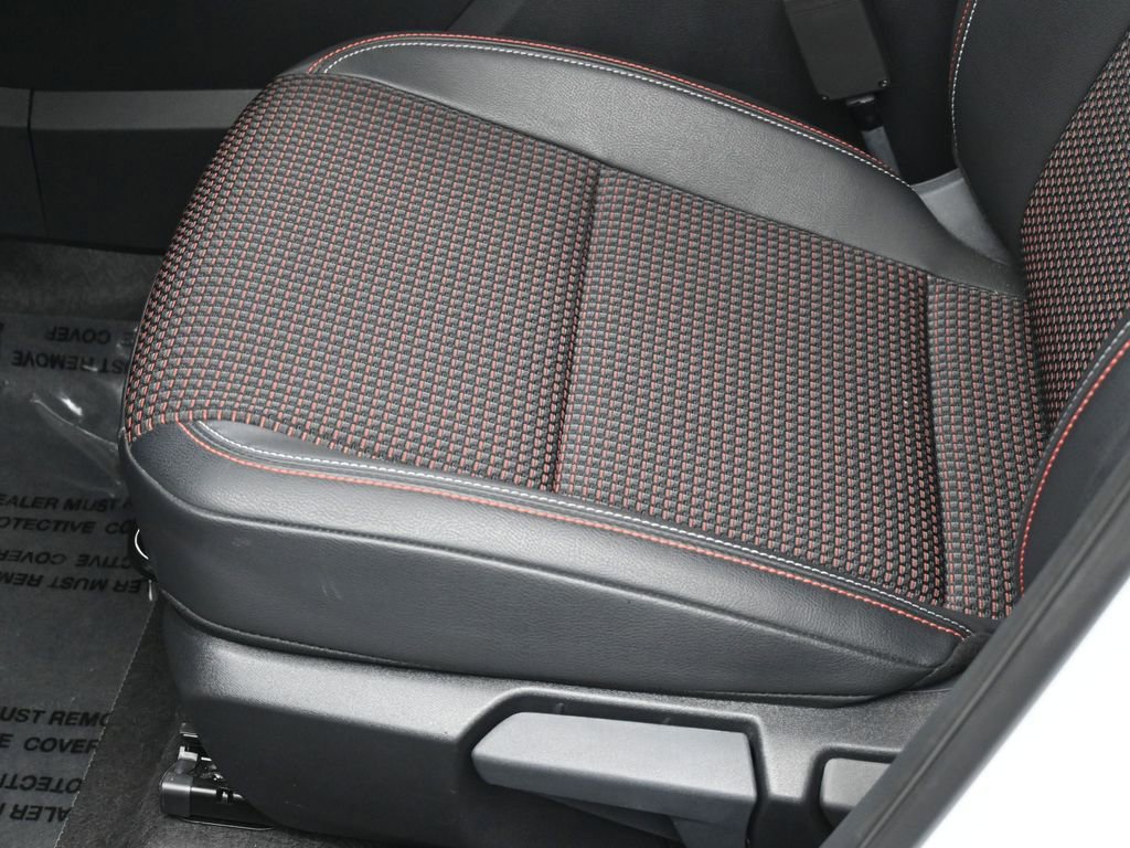 Certified 2025 Nissan Kicks SR image 15