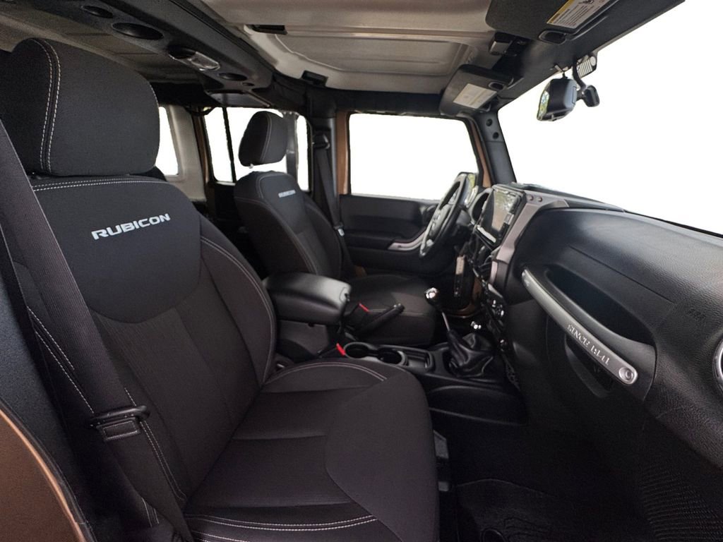 Used 2015 Jeep Wrangler Unlimited Rubicon w/ Connectivity Group image 14