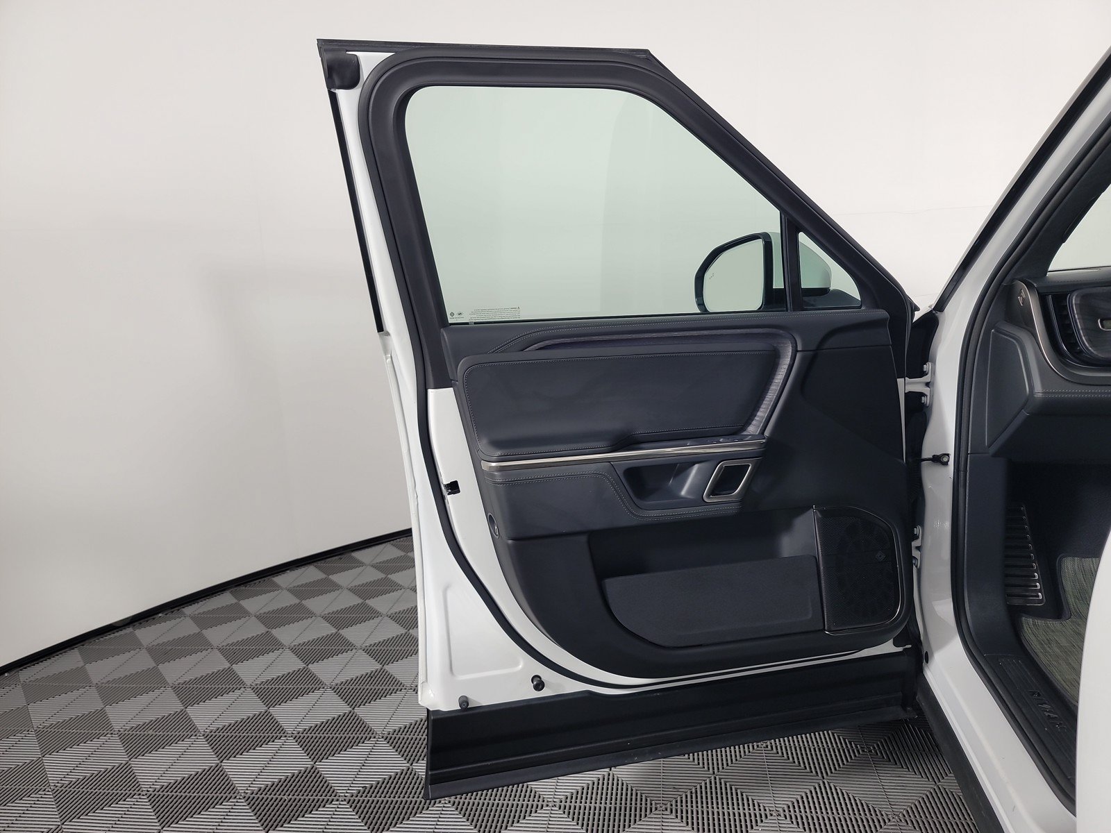 Used 2024 Rivian R1T Adventure AWD/4WD image 16
