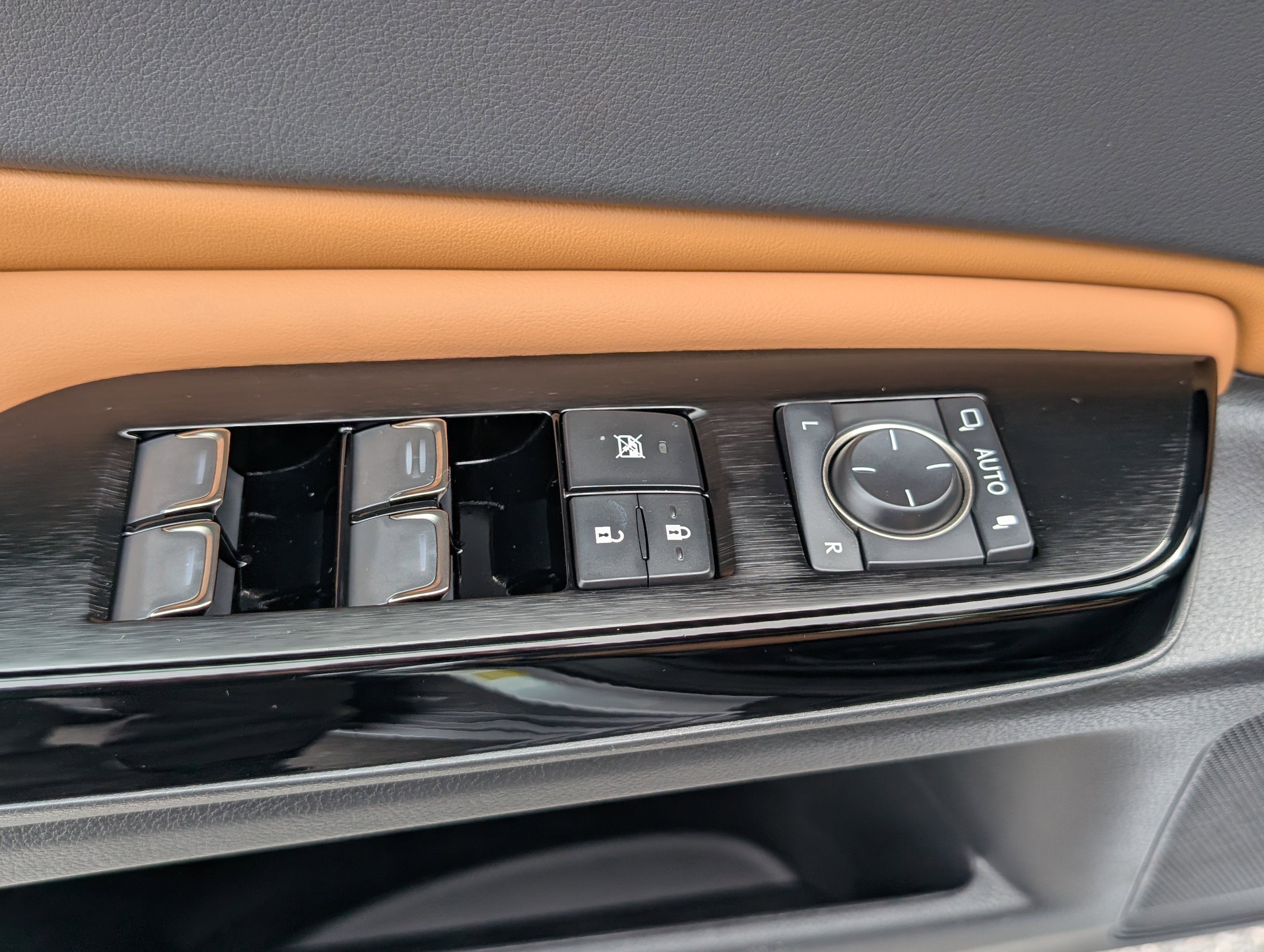 Certified 2024 Lexus ES 350 w/ Premium Package image 19