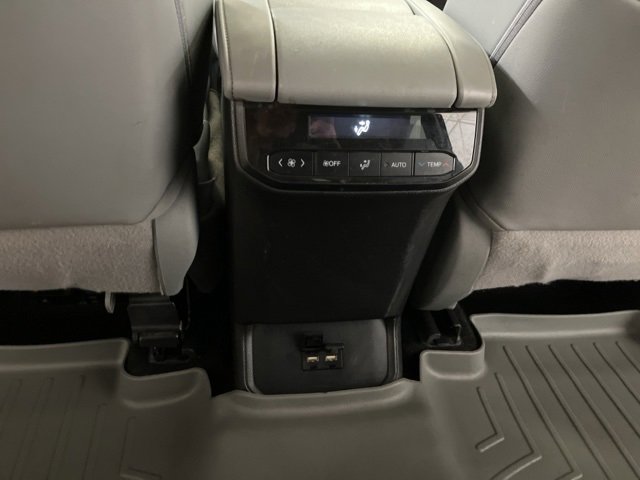 Used 2020 Toyota Highlander XLE image 31