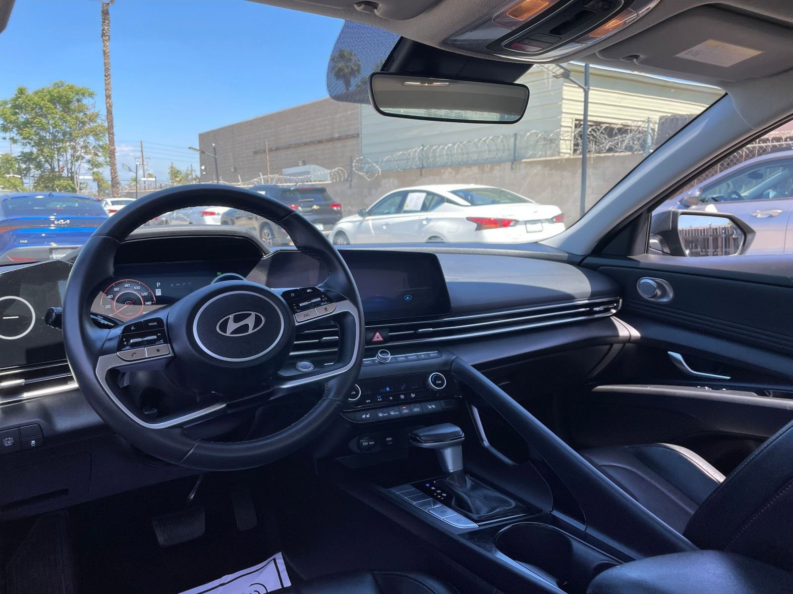 Used 2025 Hyundai Elantra Limited image 36