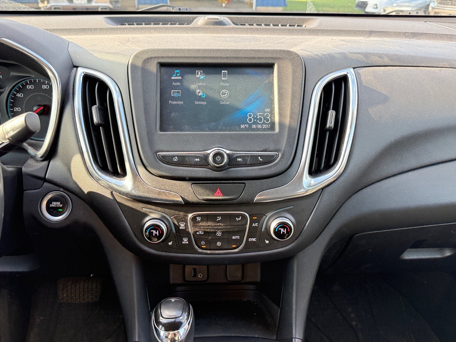 Used 2018 Chevrolet Equinox LT AWD/4WD image 16
