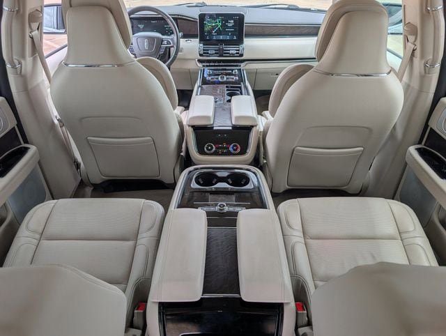 Used 2021 Lincoln Navigator Reserve w/ Luxury Package RWD image 12