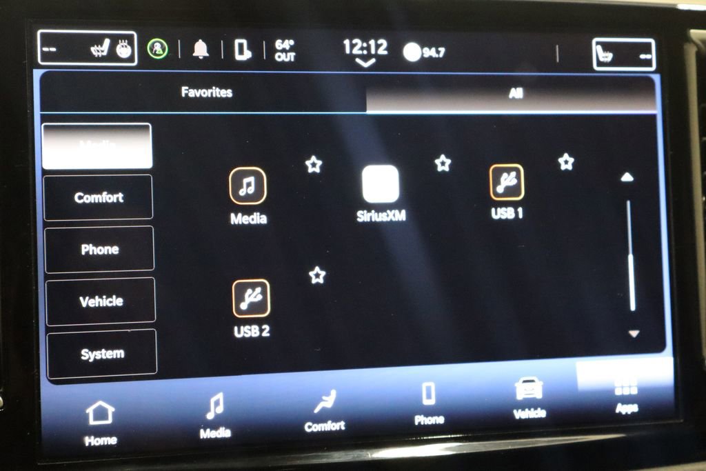 Used 2024 Chrysler Pacifica Touring-L image 38