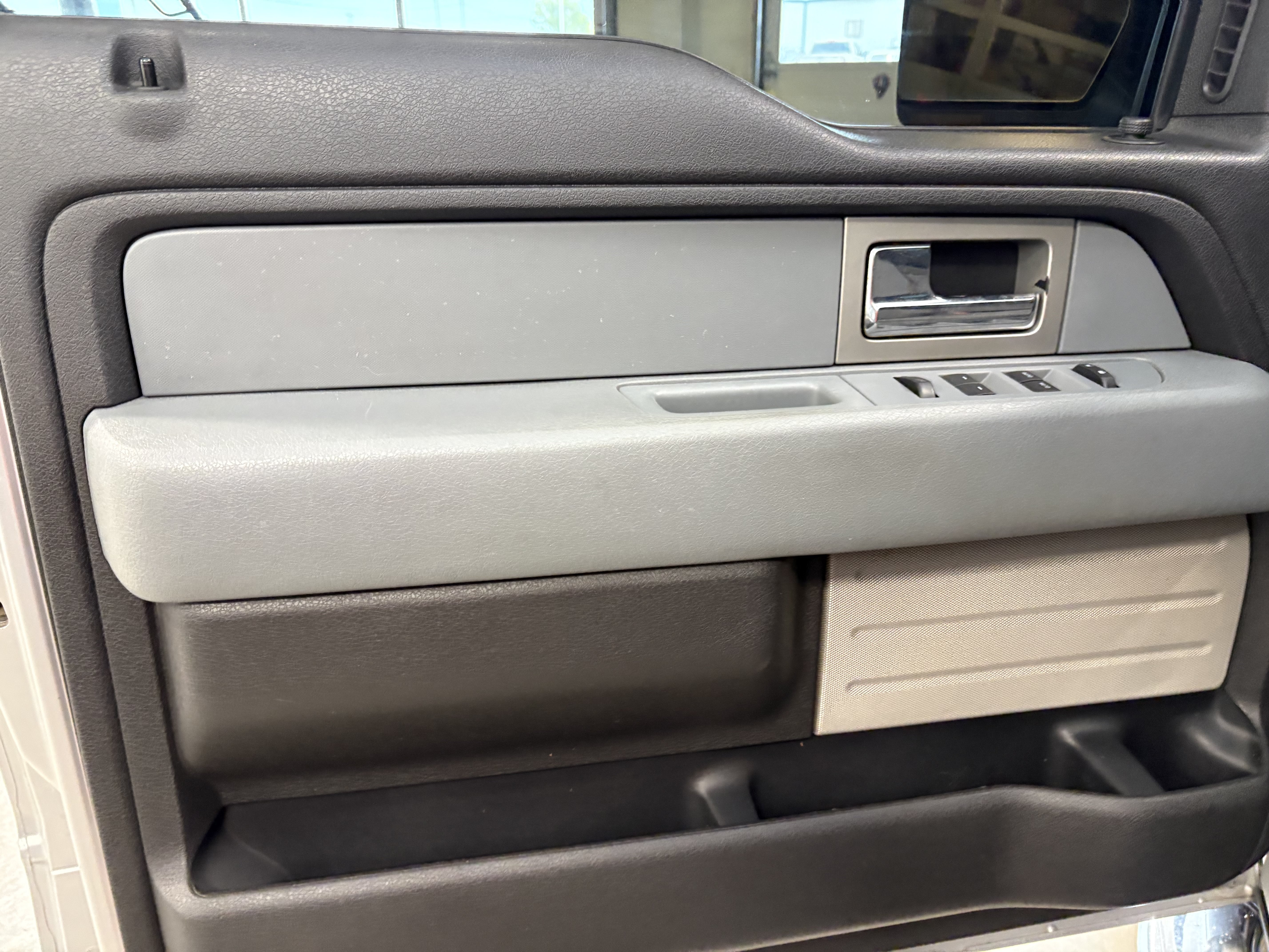 Used 2011 Ford F150 XLT w/ XLT Chrome Pkg RWD image 7