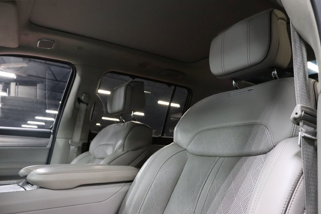 Used 2023 Jeep Grand Wagoneer Series II w/ Premium Group II image 11