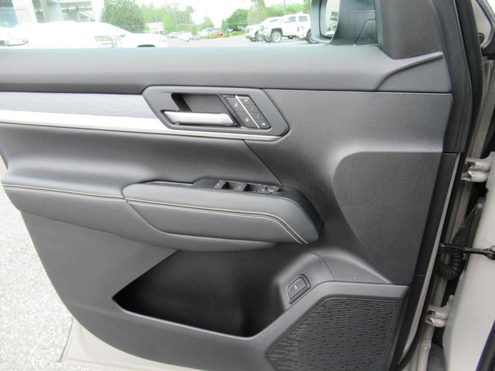 Used 2025 GMC Terrain Elevation w/ Elevation Premium Package AWD/4WD image 19