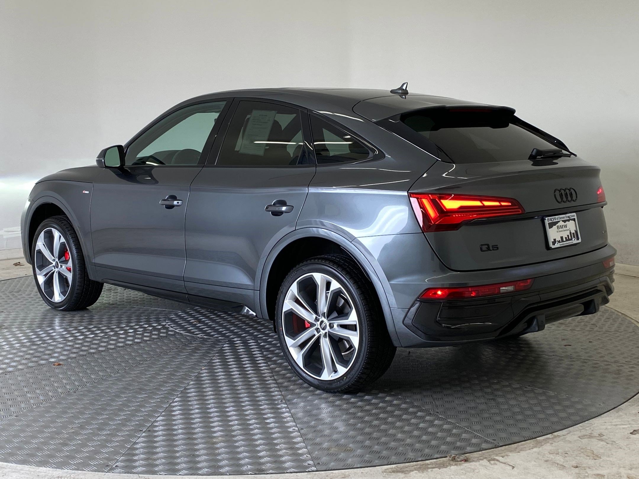 Used 2024 Audi Q5 2.0T Premium Plus w/ Premium Plus Package image 3