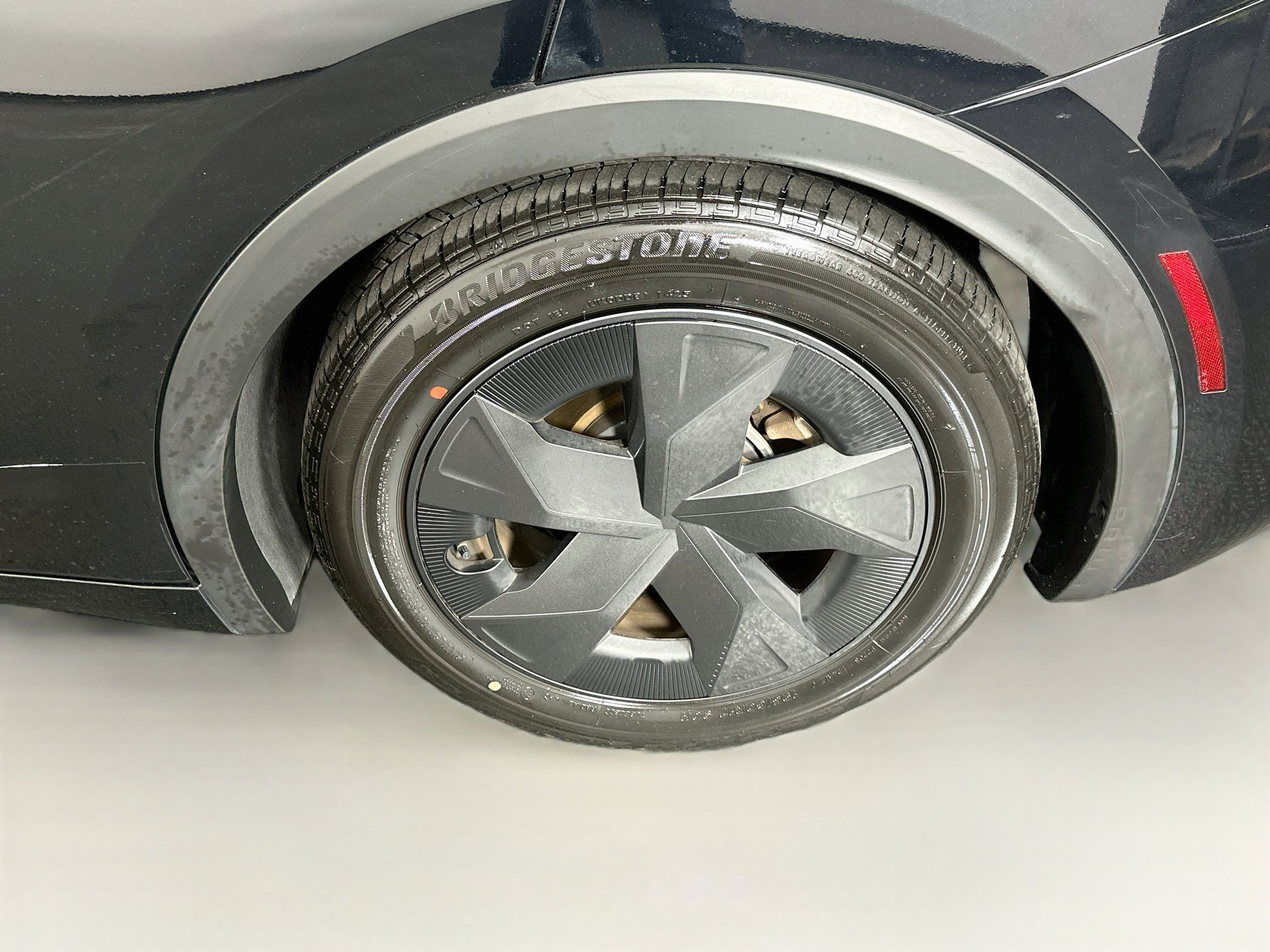 Used 2025 Toyota Prius LE FWD image 11