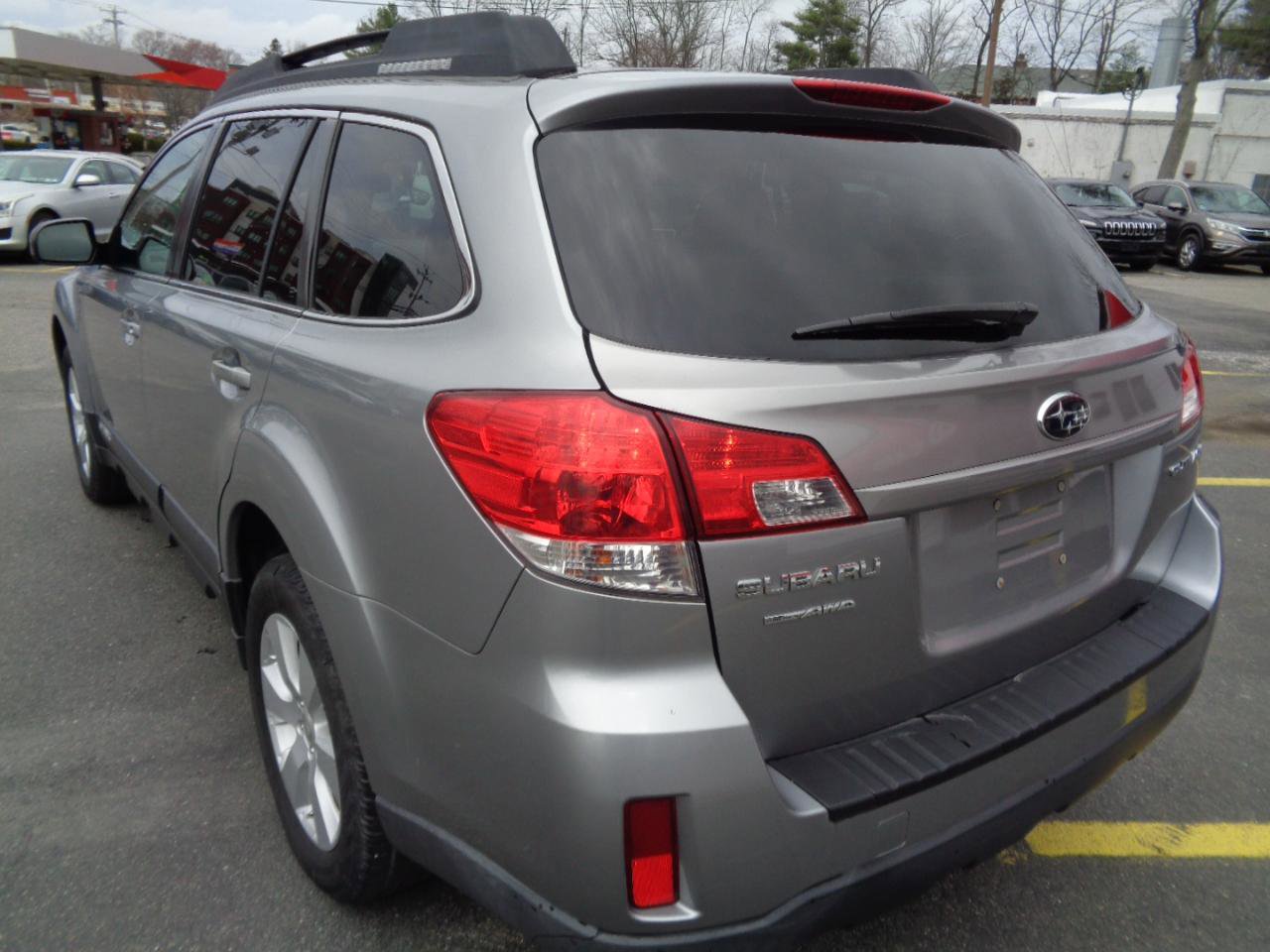 Used 2010 Subaru Outback 2.5i Premium image 17