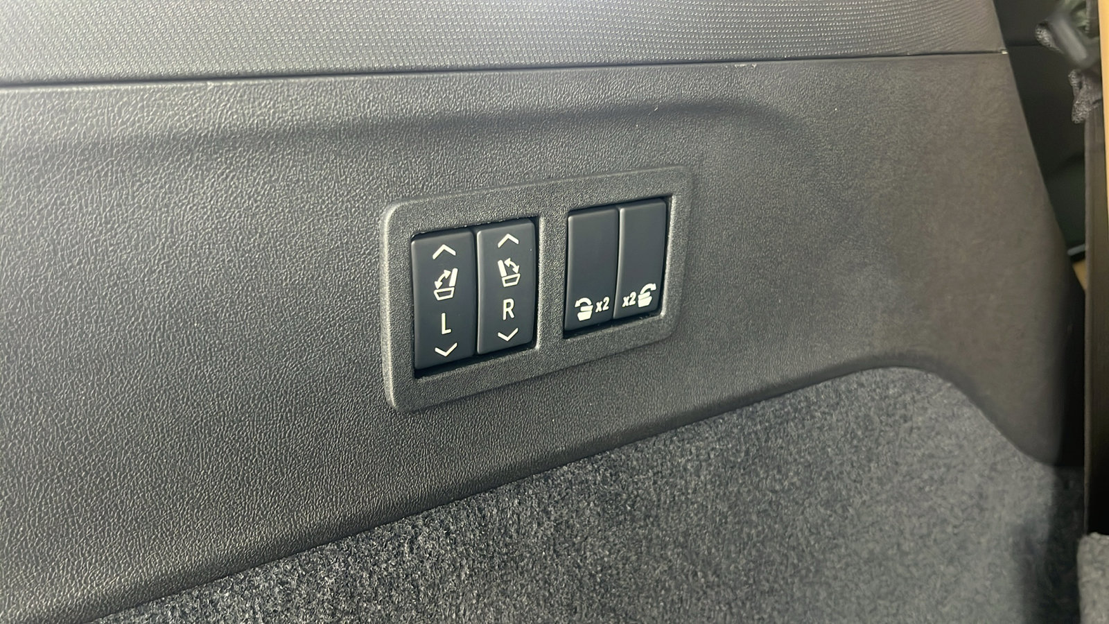 New 2025 Cadillac Escalade IQ Luxury 2 image 46