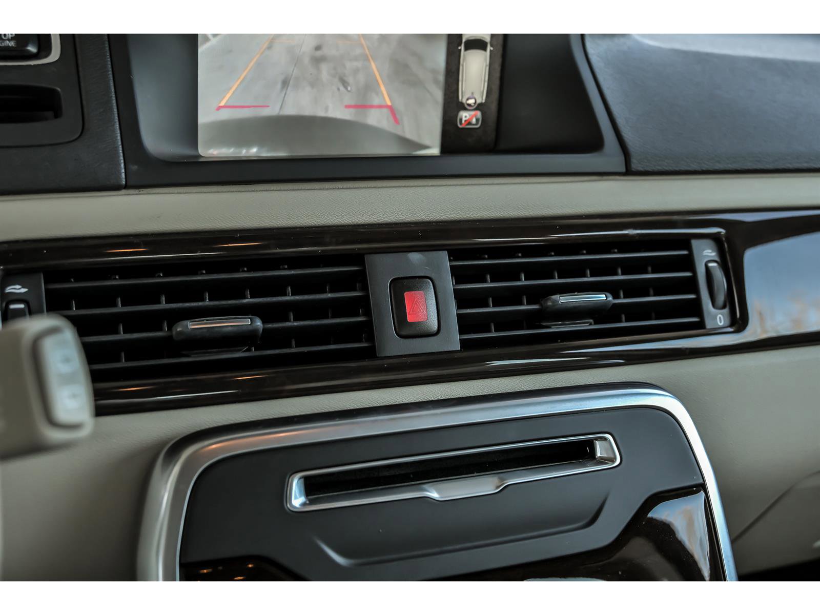 Used 2015 Volvo XC70 T6 Premier Plus image 19