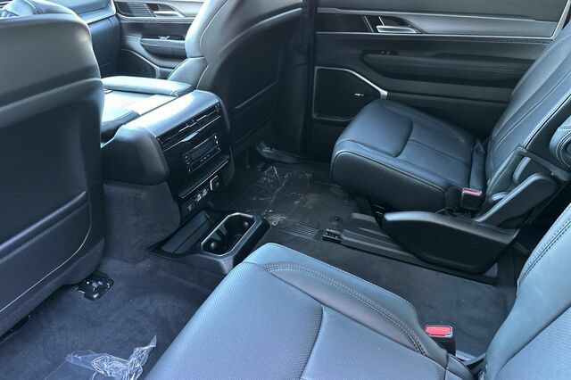 New 2025 Jeep Wagoneer Series II w/ Convenience Group I AWD/4WD image 9