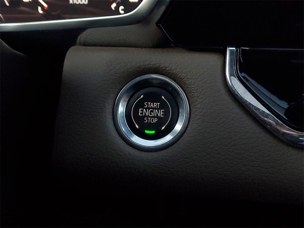 Used 2025 GMC Canyon Denali image 18