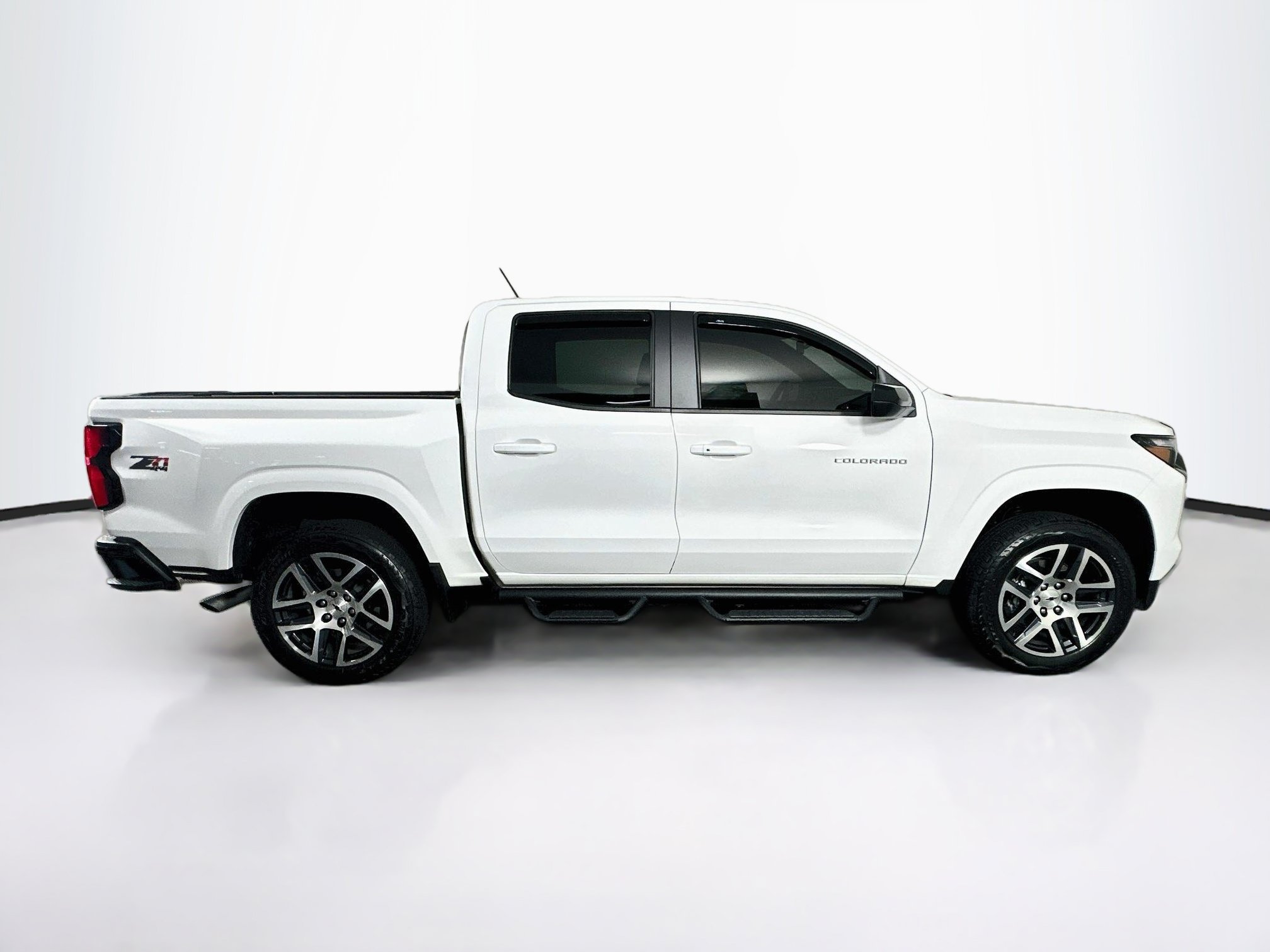 Used 2024 Chevrolet Colorado Z71 w/ Z71 Convenience Package 2 AWD/4WD image 10
