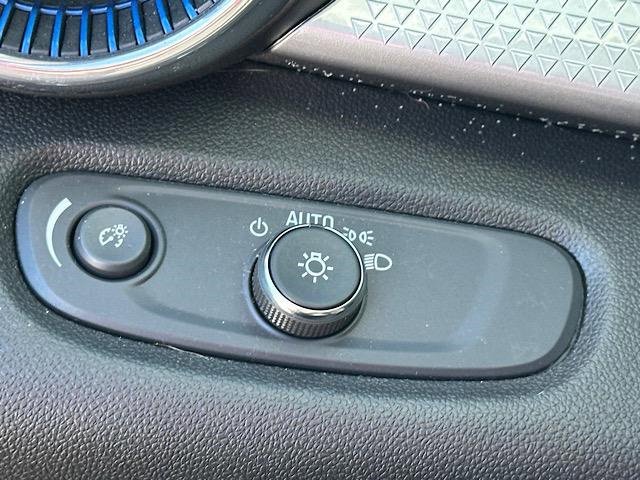 Used 2025 Chevrolet Trax LT w/ Sunroof Package image 31