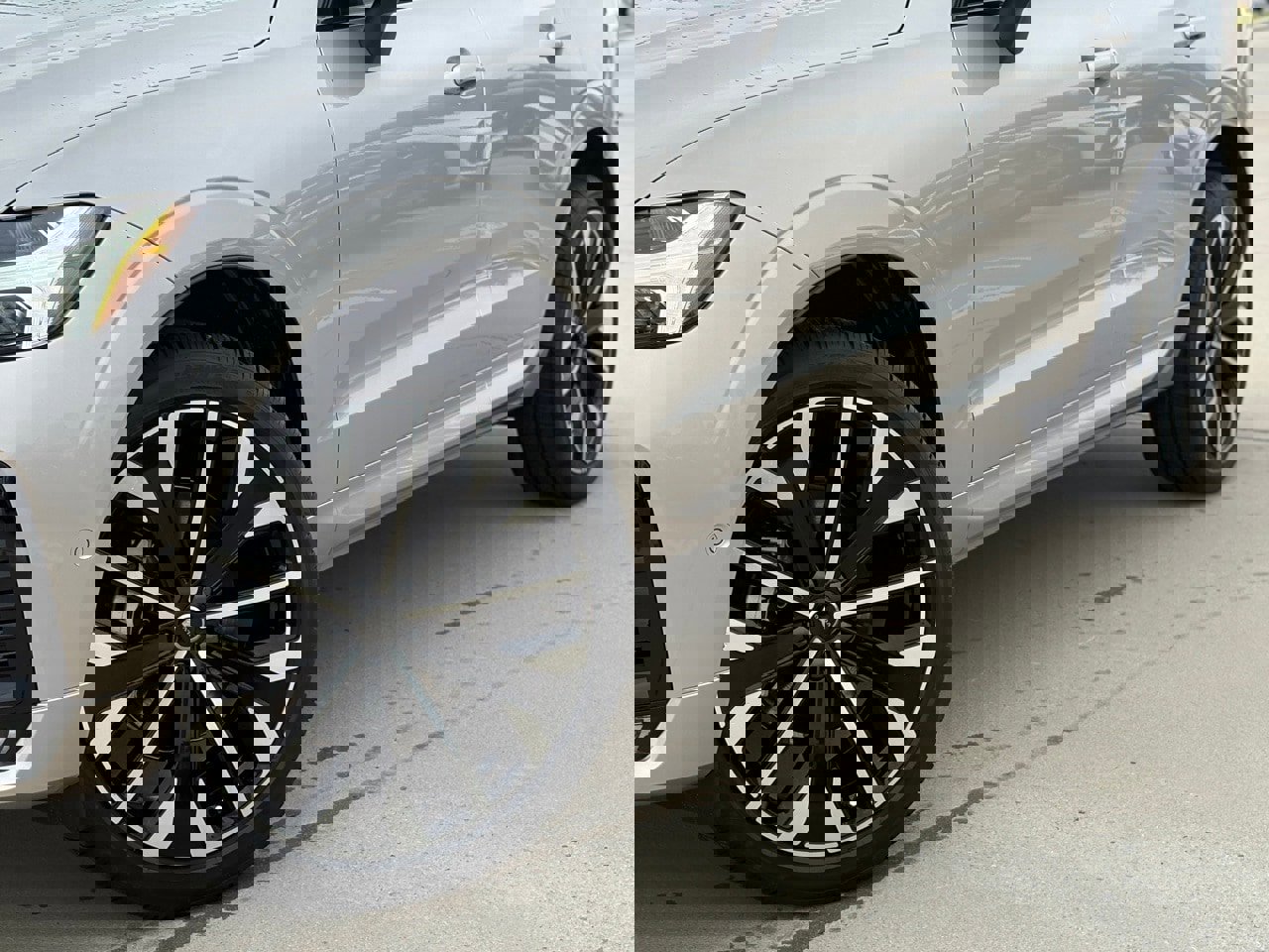 New 2026 Volvo XC60 B5 Ultra w/ Protection Package Premier image 6