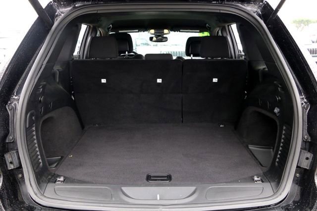 Used 2019 Jeep Grand Cherokee Laredo RWD image 28