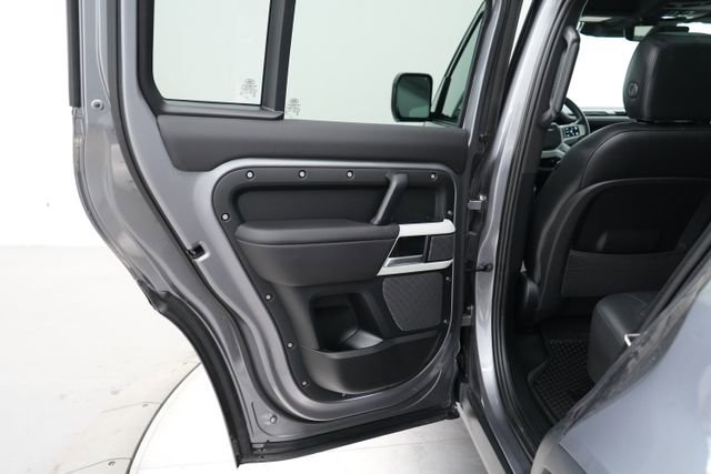 Used 2024 Land Rover Defender 110 S image 38