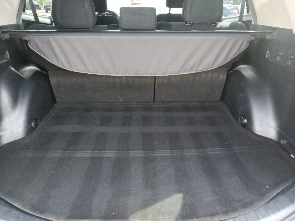 Used 2018 Toyota RAV4 LE FWD image 27
