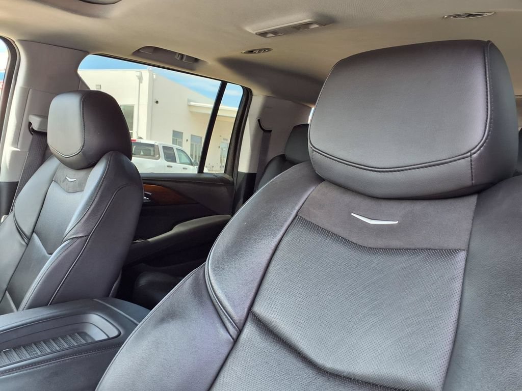 Used 2020 Cadillac Escalade ESV Luxury RWD image 18