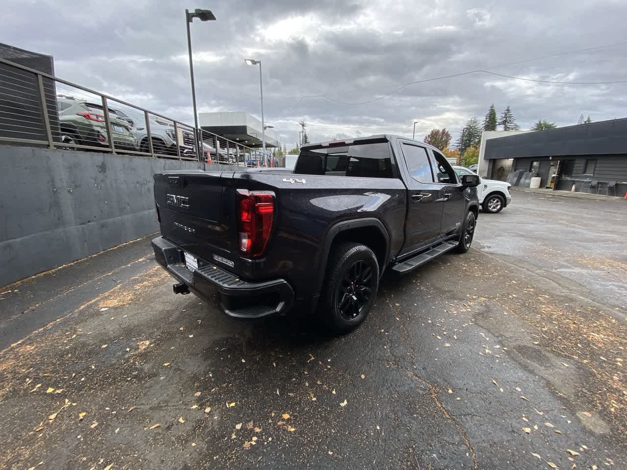 Used 2025 GMC Sierra 1500 Elevation w/ Elevation Premium Package AWD/4WD image 6