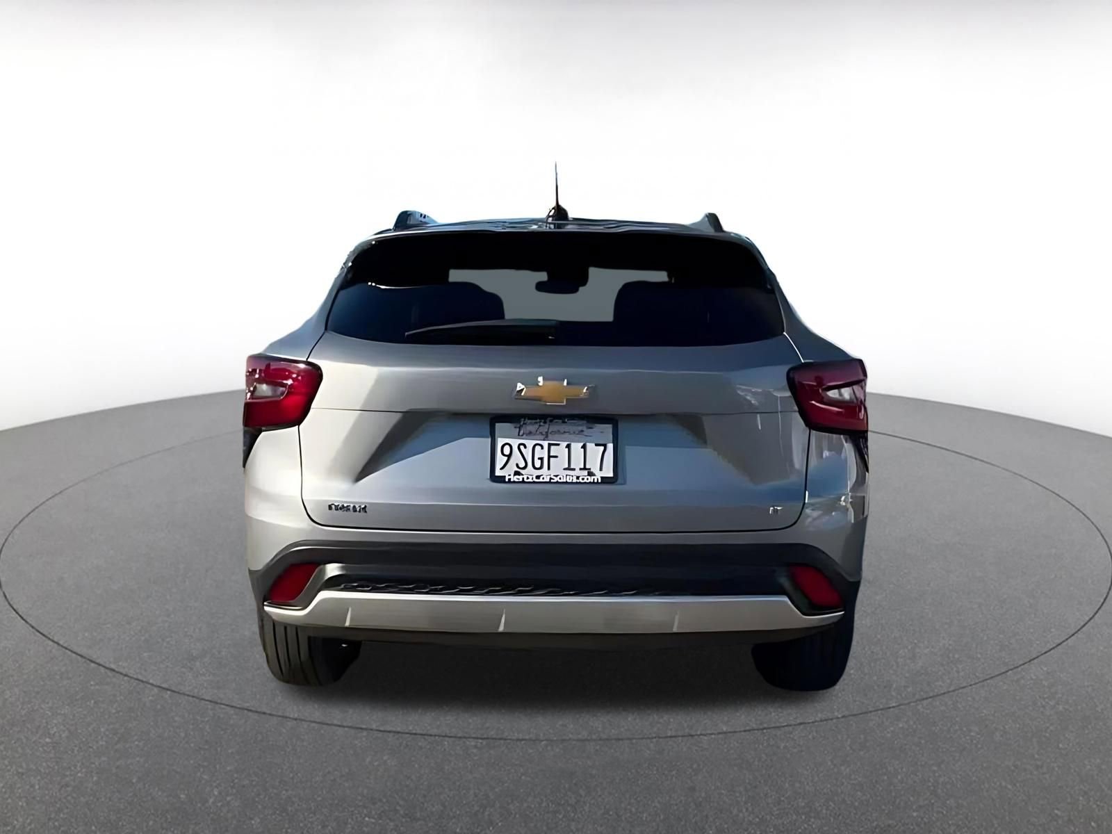 Used 2025 Chevrolet Trax LT FWD image 12