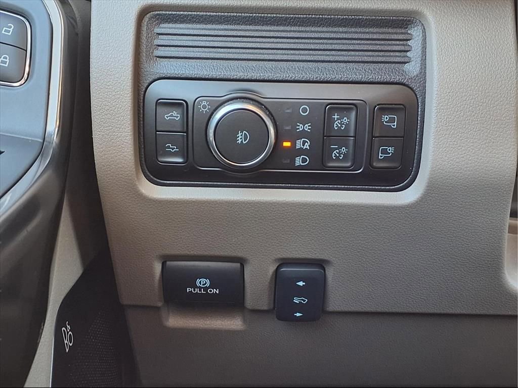 Used 2025 Ford F450 Platinum w/ Platinum Plus Package image 11