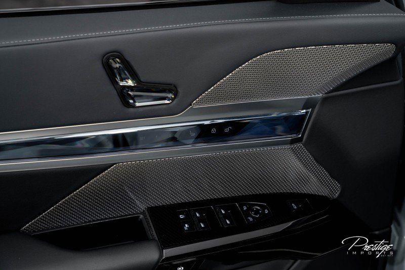 Used 2023 BMW 740i w/ Parking Assistance Package image 25