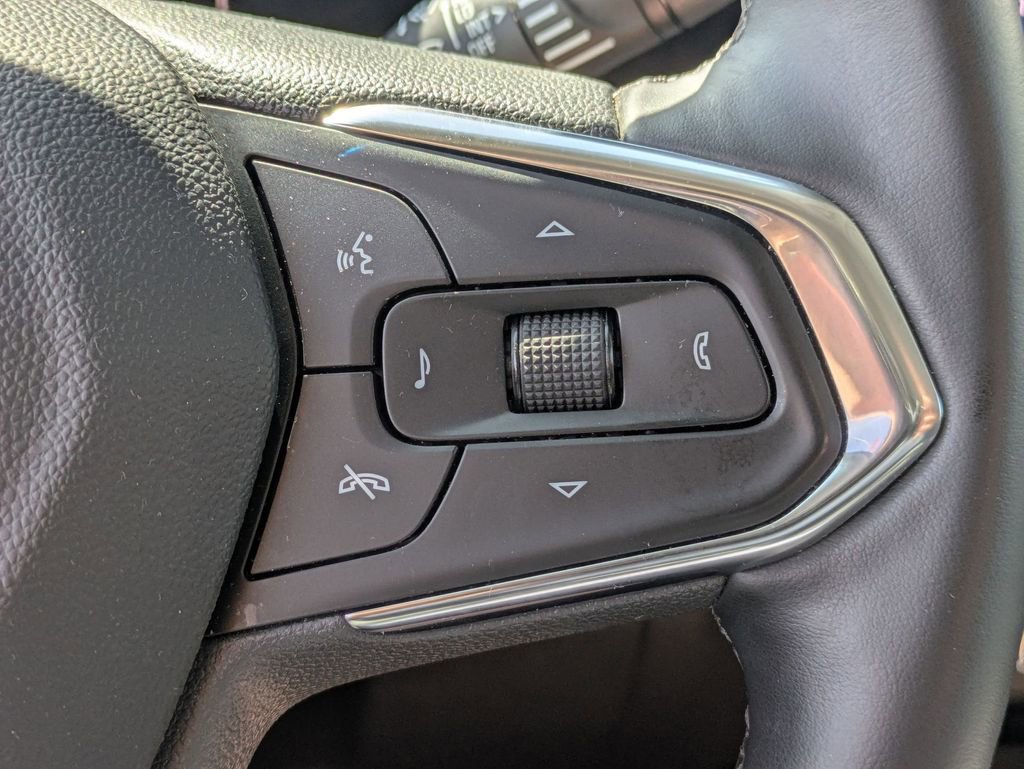 Used 2025 Chevrolet Trax LT w/ LT Convenience Package FWD image 21