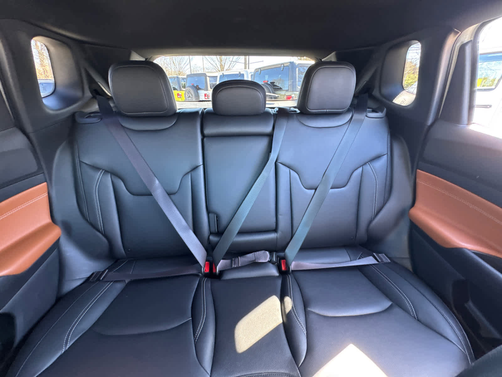 Used 2025 Jeep Compass Limited image 25