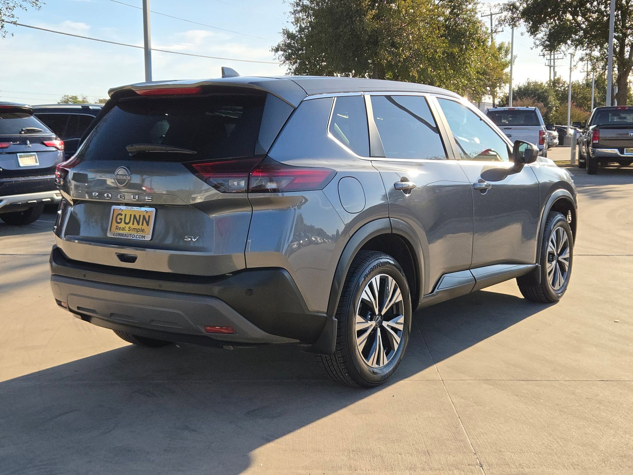 Used 2023 Nissan Rogue SV image 7