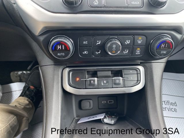 Used 2023 GMC Acadia SLE image 17