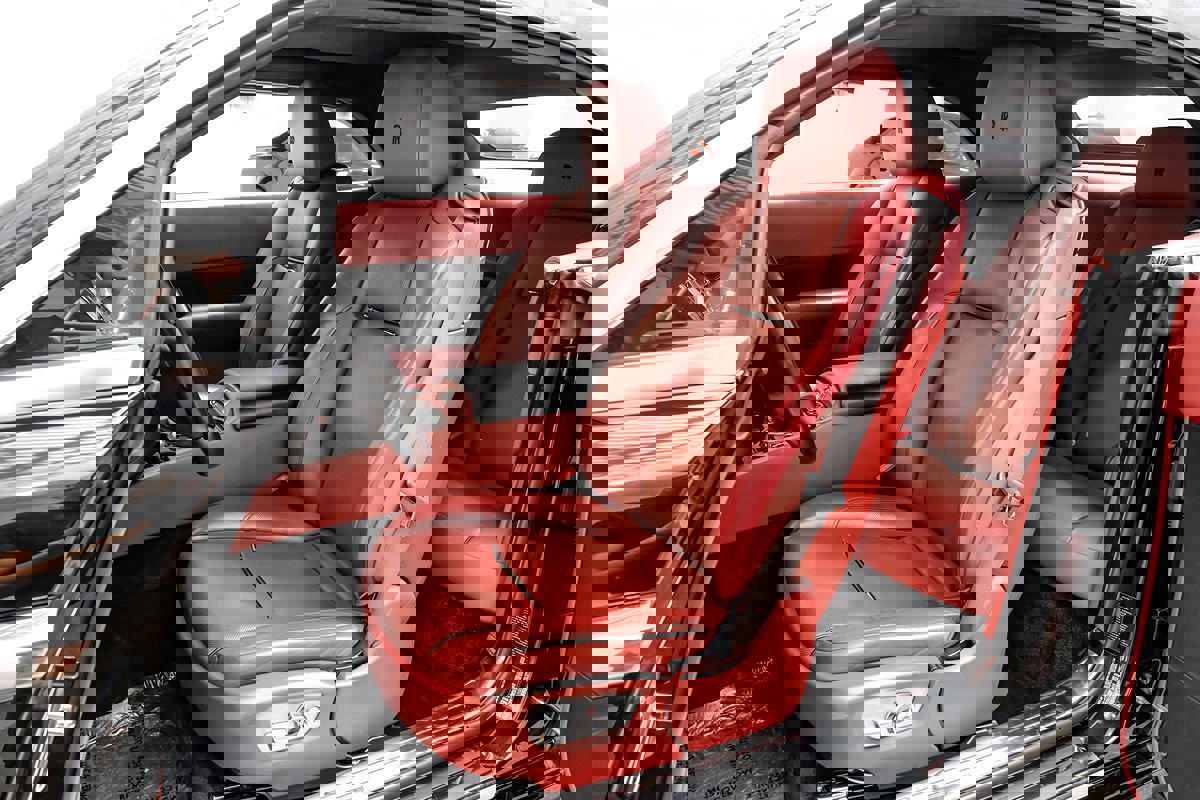 Used 2016 Rolls-Royce Dawn image 28