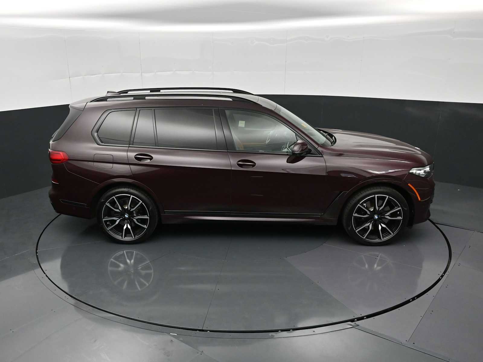 Used 2021 BMW X7 xDrive40i w/ M Sport Package AWD/4WD image 21