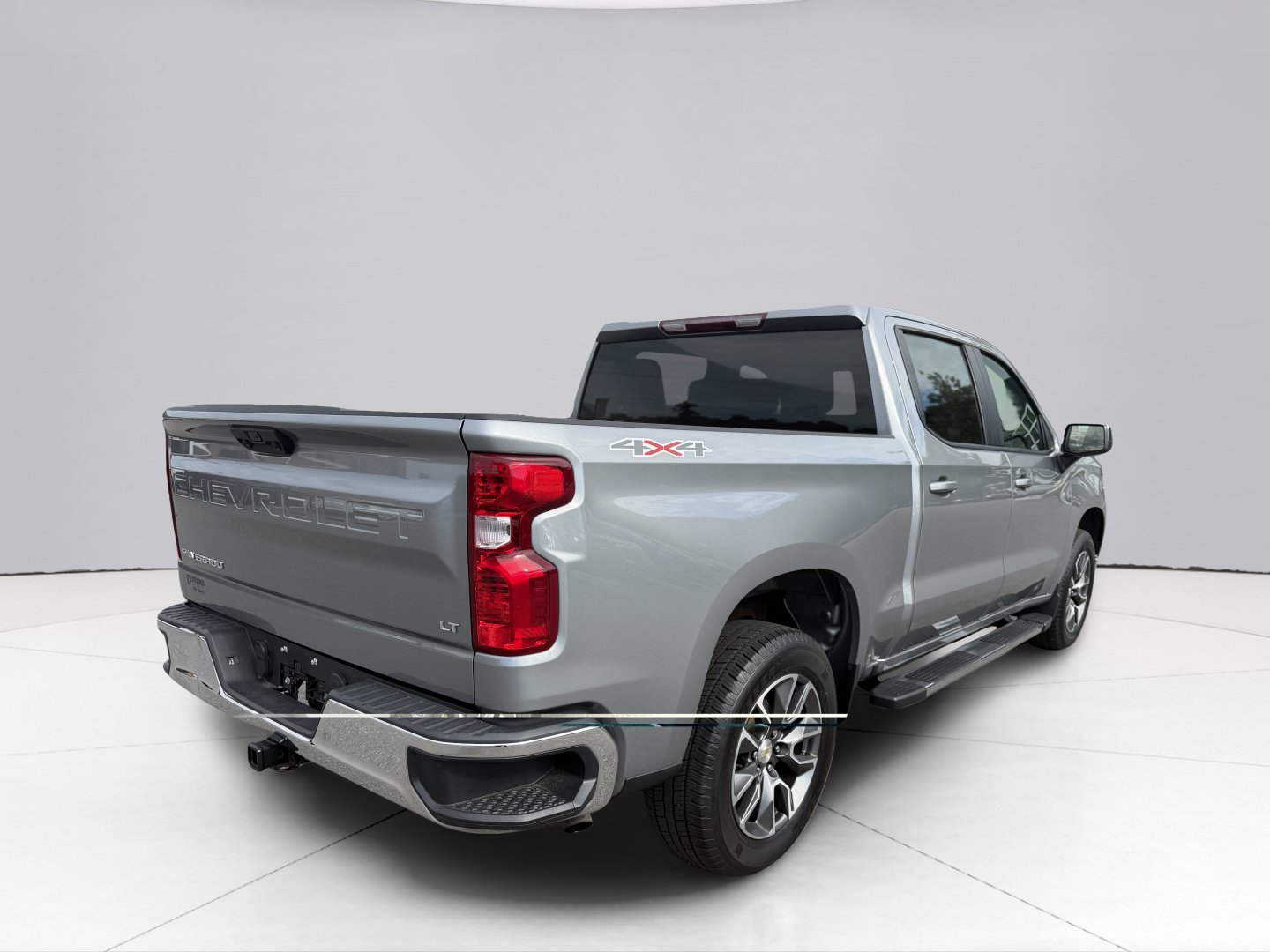 Used 2023 Chevrolet Silverado 1500 LT AWD/4WD image 2