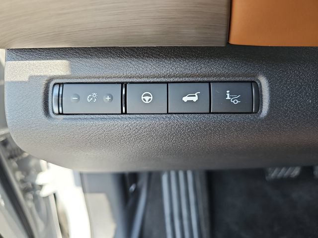 Used 2025 Nissan Pathfinder Platinum FWD image 31