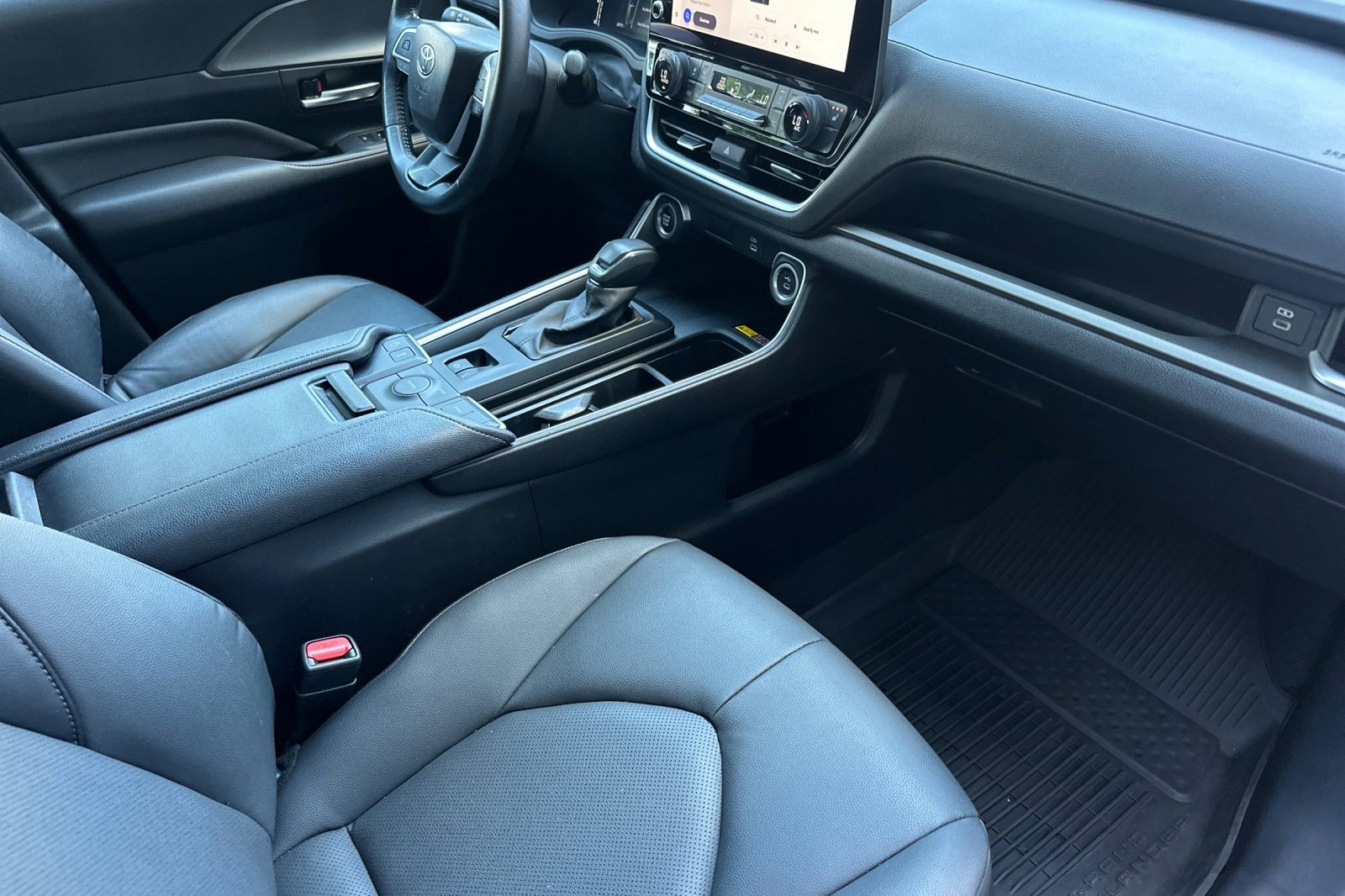 Used 2024 Toyota Grand Highlander XLE FWD image 21