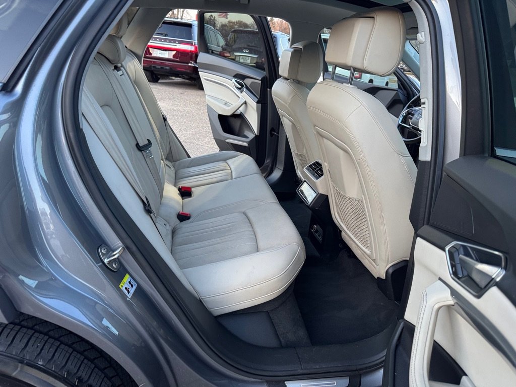 Used 2019 Audi e-tron Premium Plus image 27
