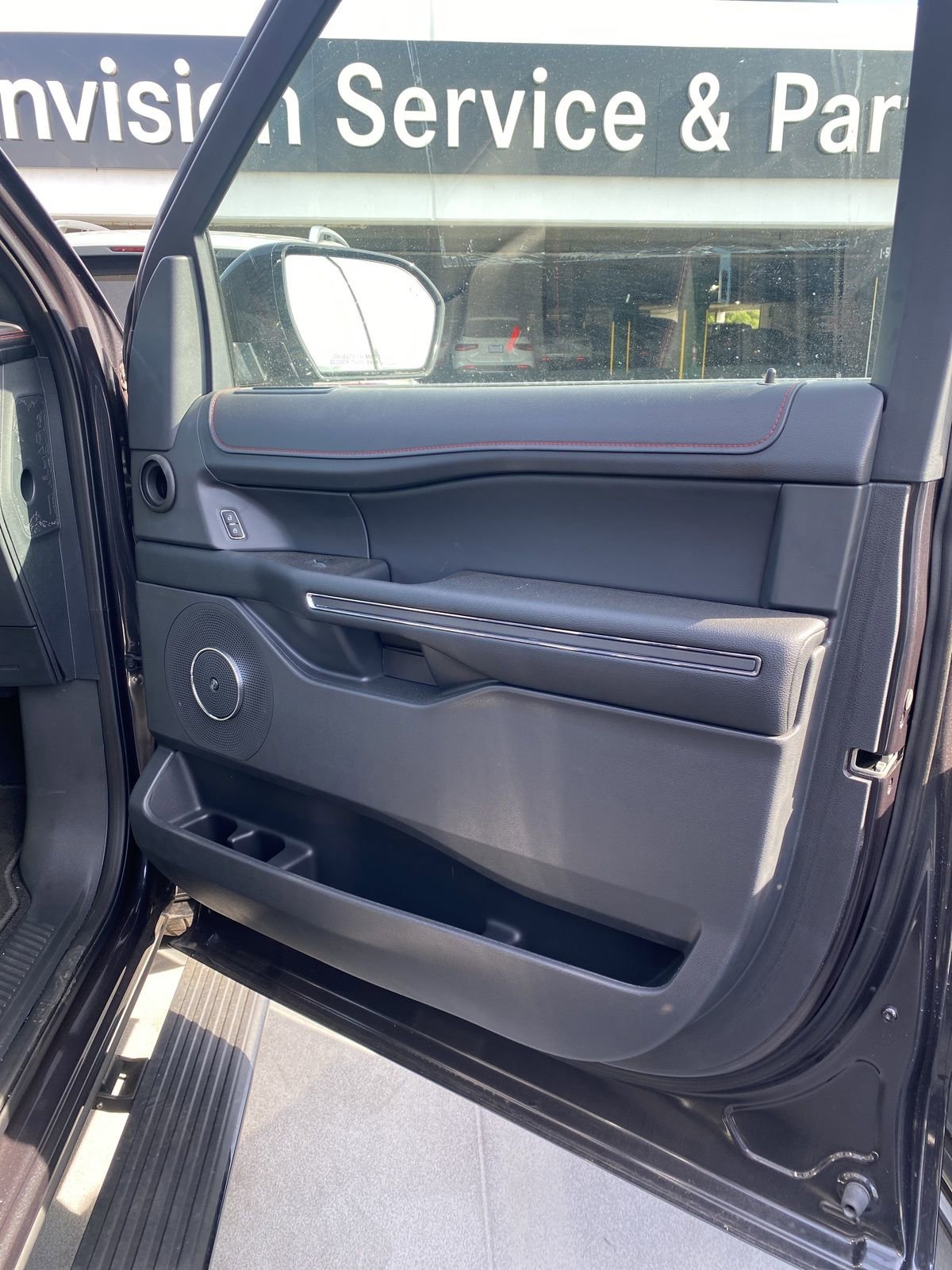 Used 2024 Ford Expedition Limited AWD/4WD image 7