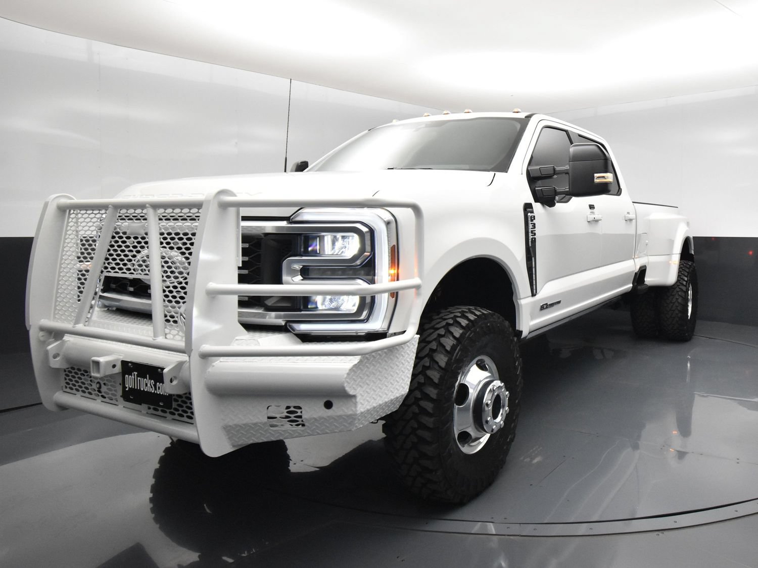 Used 2025 Ford F350 Lariat w/ Lariat Ultimate Package AWD/4WD image 2