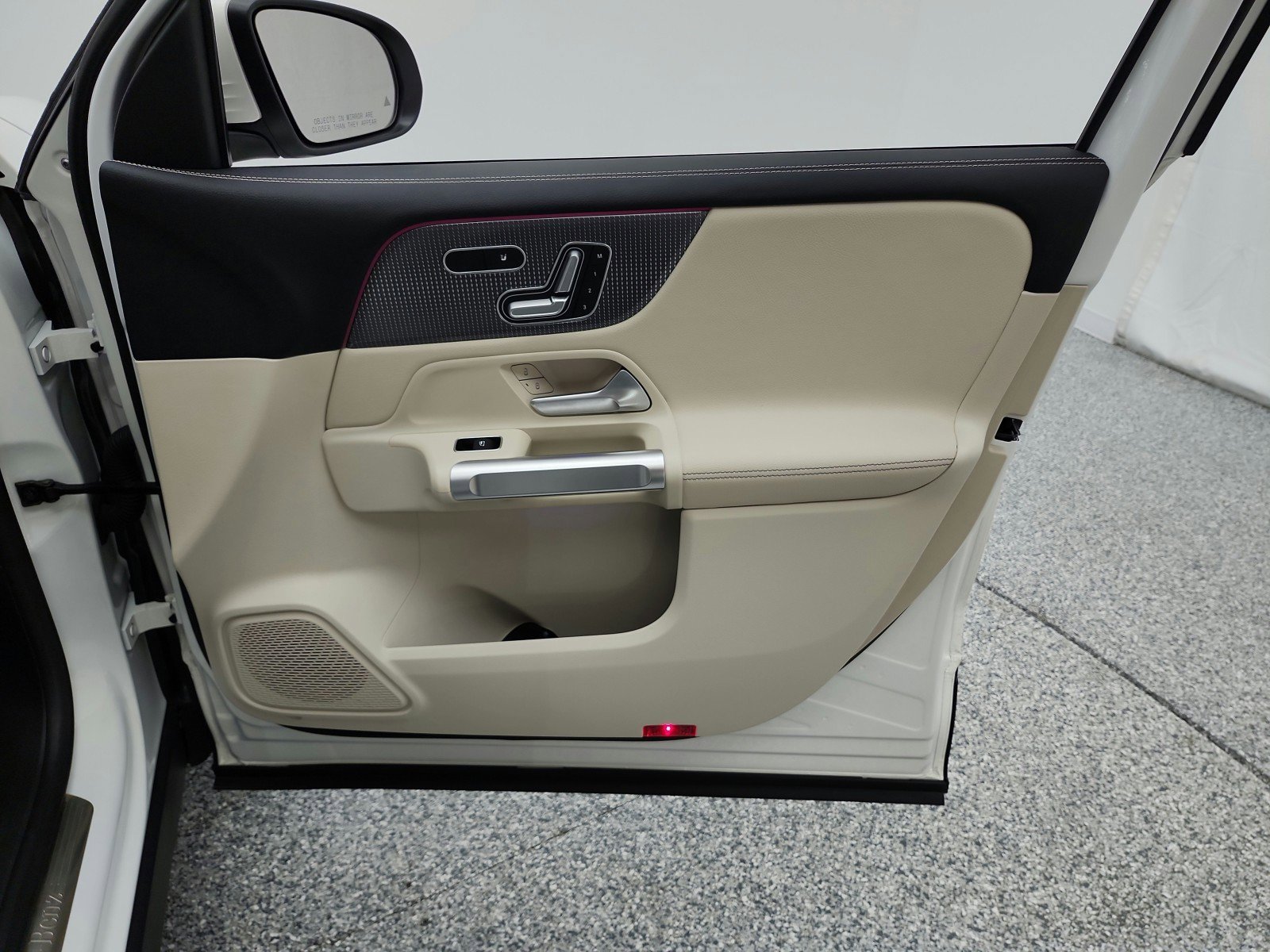 Used 2023 Mercedes-Benz GLB 250 image 19
