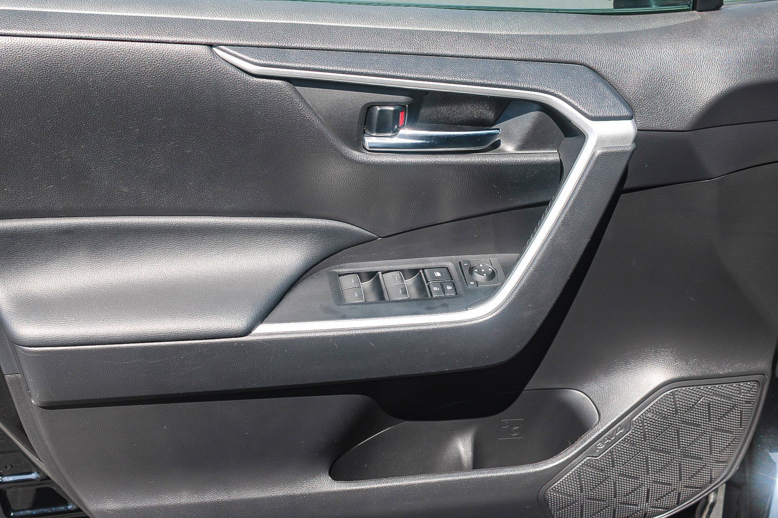 Used 2022 Toyota RAV4 XLE w/ Convenience Package image 21