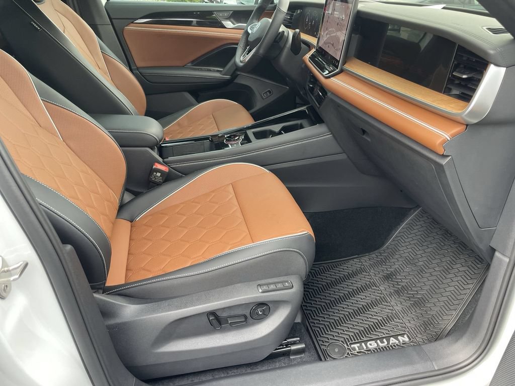 Certified 2026 Volkswagen Tiguan SEL R-Line AWD/4WD image 34