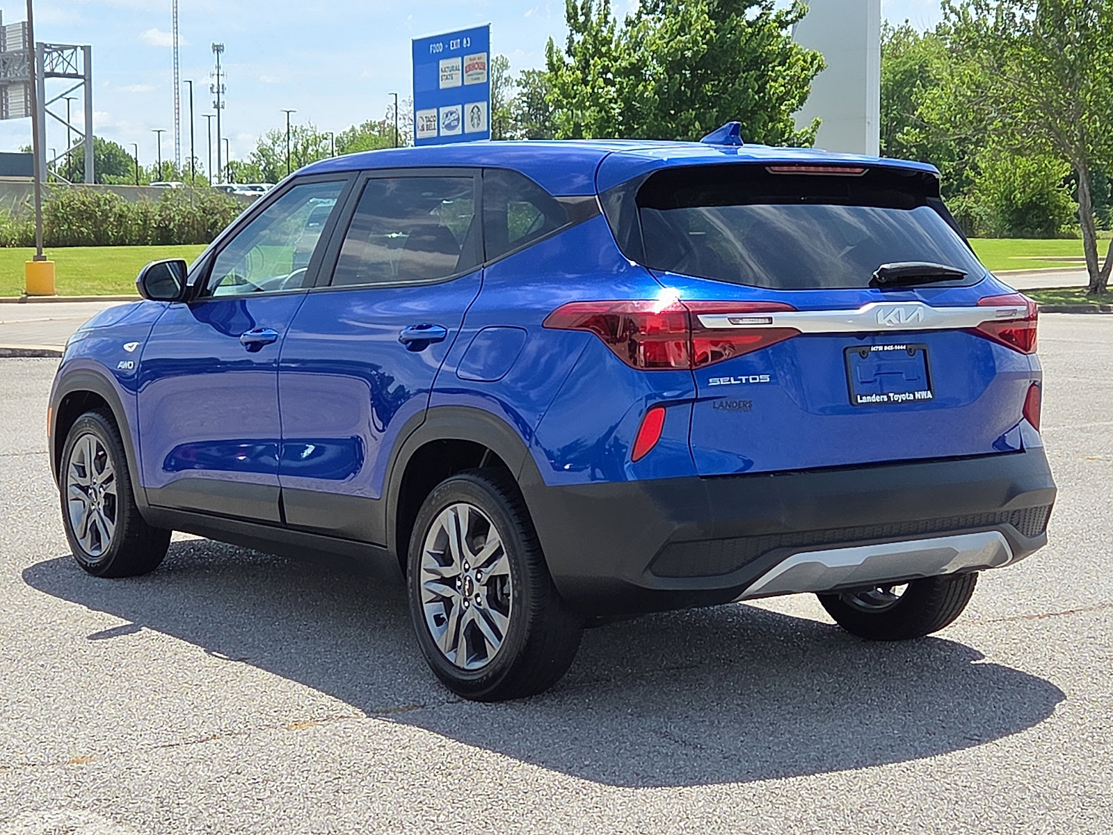 Used 2023 Kia Seltos LX AWD/4WD image 4