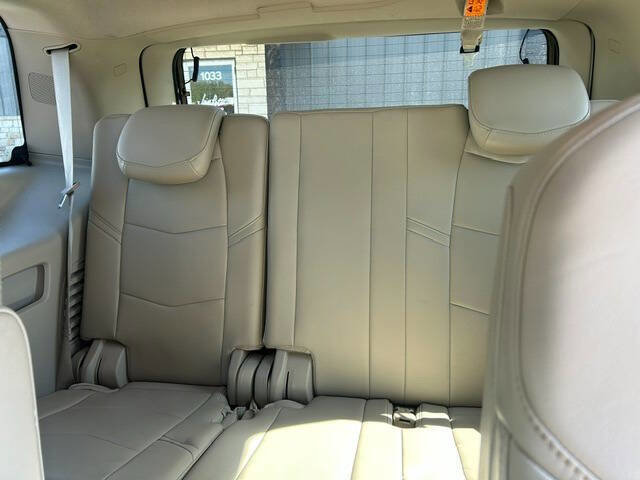 Used 2015 Cadillac Escalade Luxury AWD/4WD image 17